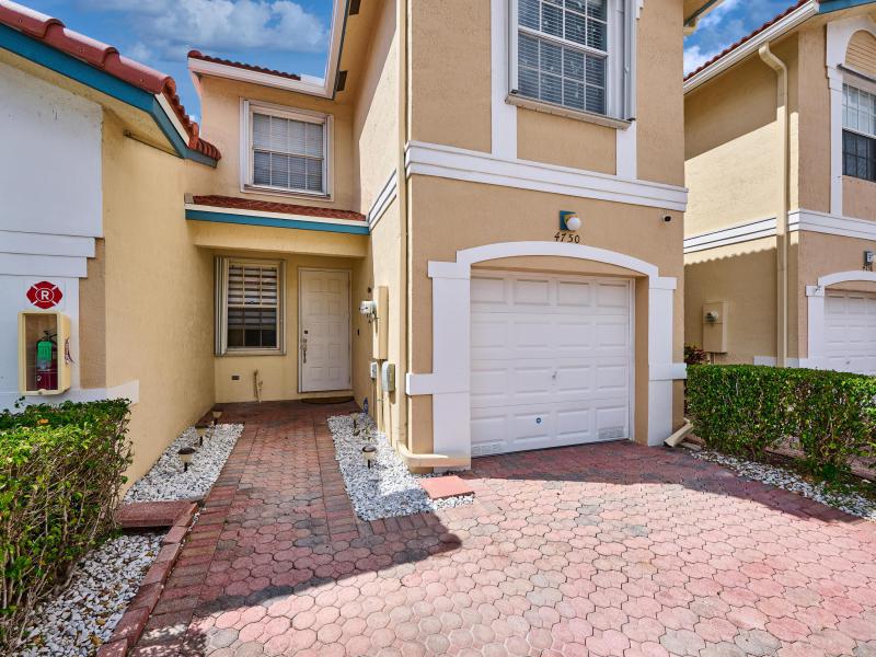  Condo & Townhome Photos