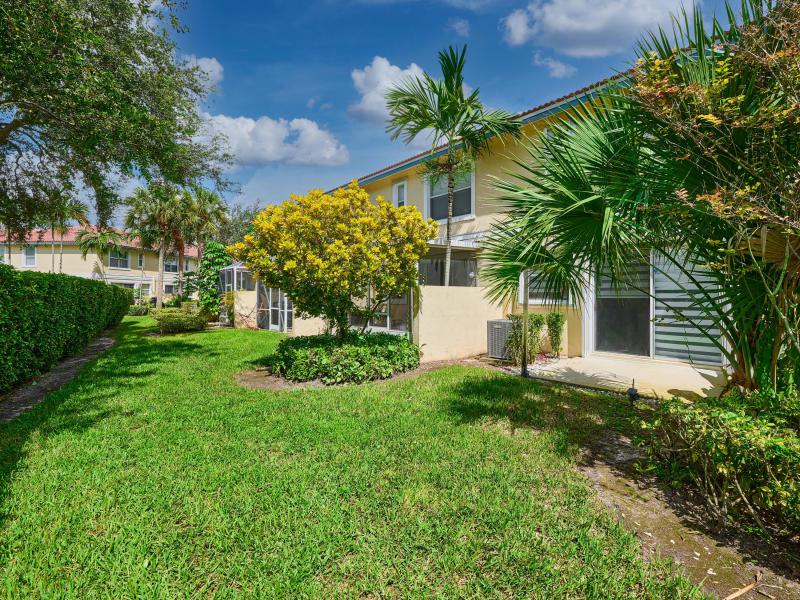  Condo & Townhome Photos