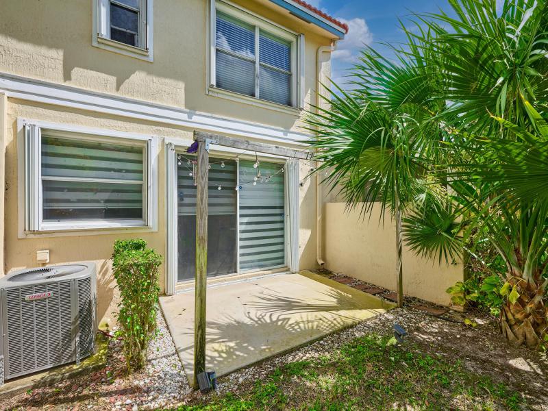  Condo & Townhome Photos