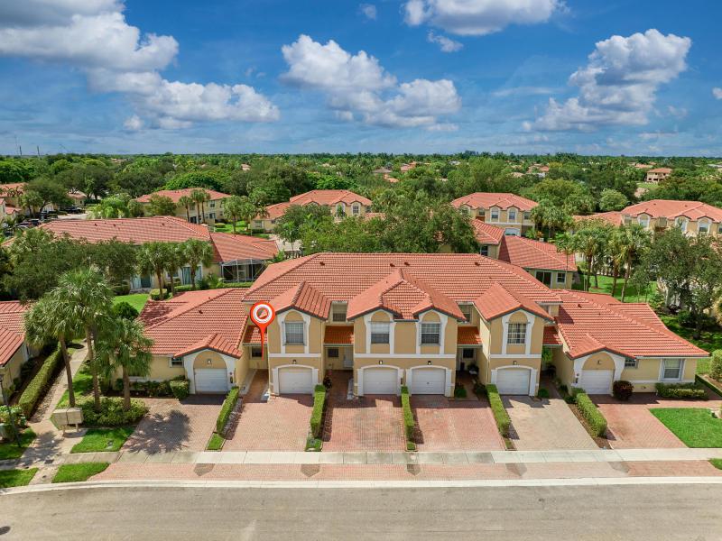  Condo & Townhome Photos