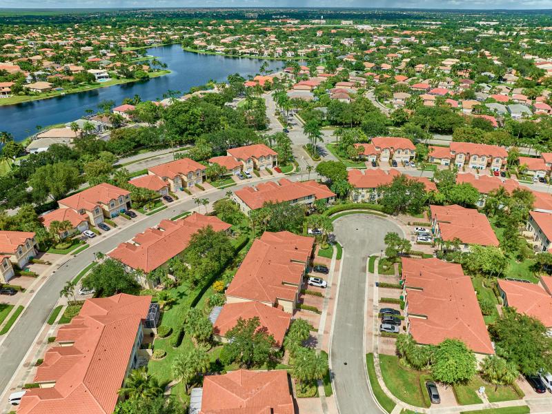  Condo & Townhome Photos