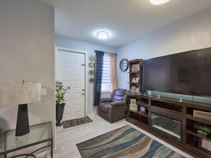 Condo & Townhome Photos
