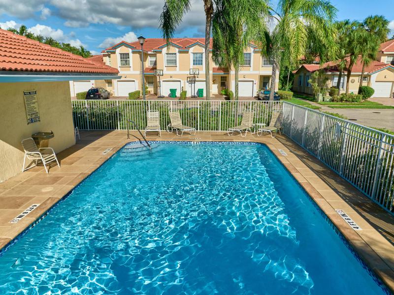  Condo & Townhome Photos