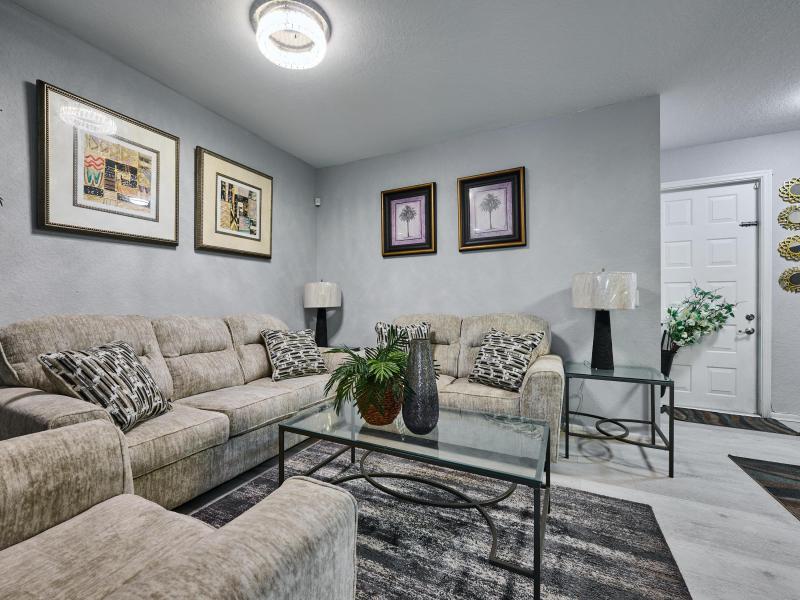  Condo & Townhome Photos