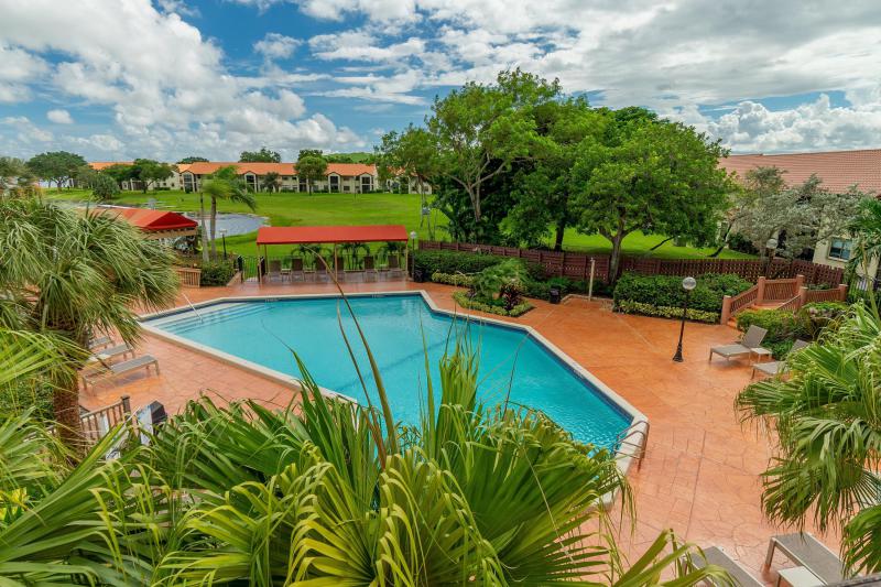  Condo & Townhome Photos