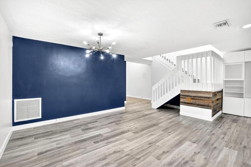  Condo & Townhome Photos