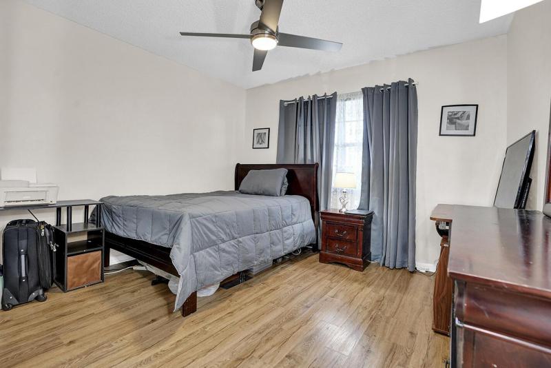  Condo & Townhome Photos