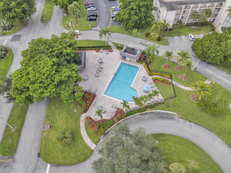  Condo & Townhome Photos