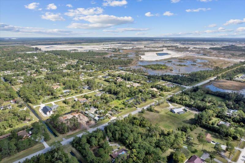  Commercial & Industrial Land Images 