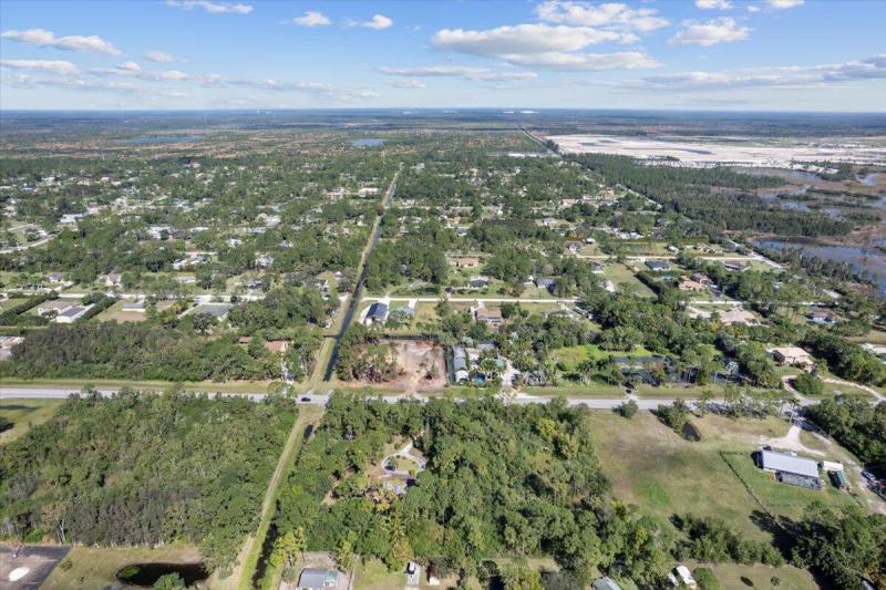  Commercial & Industrial Land Images 