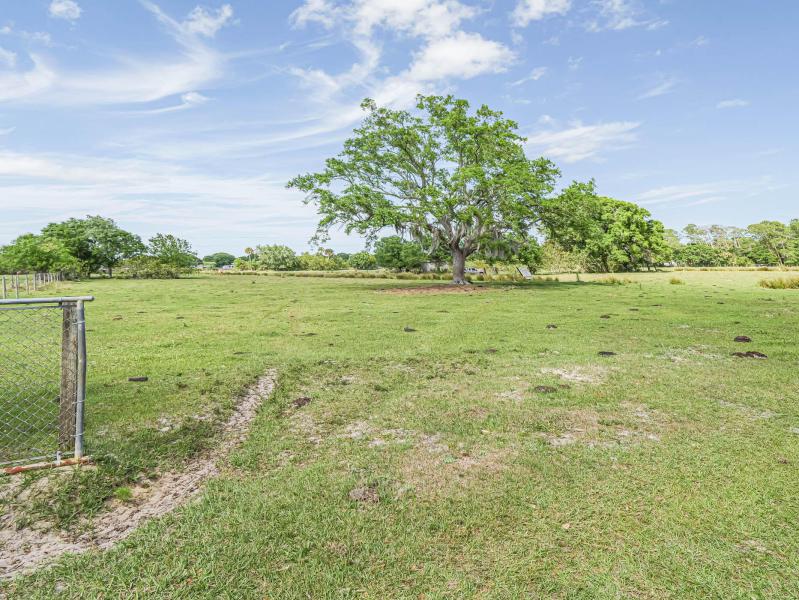  Commercial & Industrial Land Images 