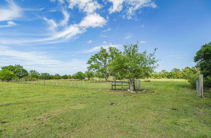  Commercial & Industrial Land Images 