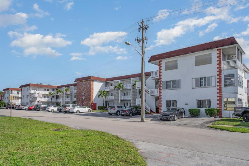 Condo & Townhome Photos