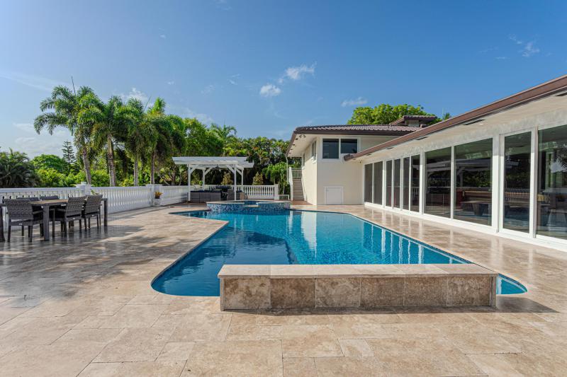  Single Family Homes Photo 9:  Plantation,  FL 33325