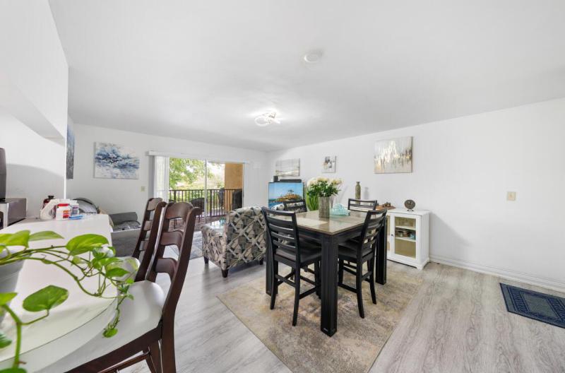  Condo & Townhome Photos
