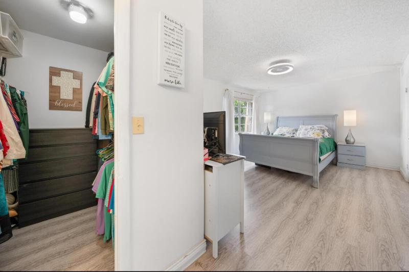  Condo & Townhome Photos