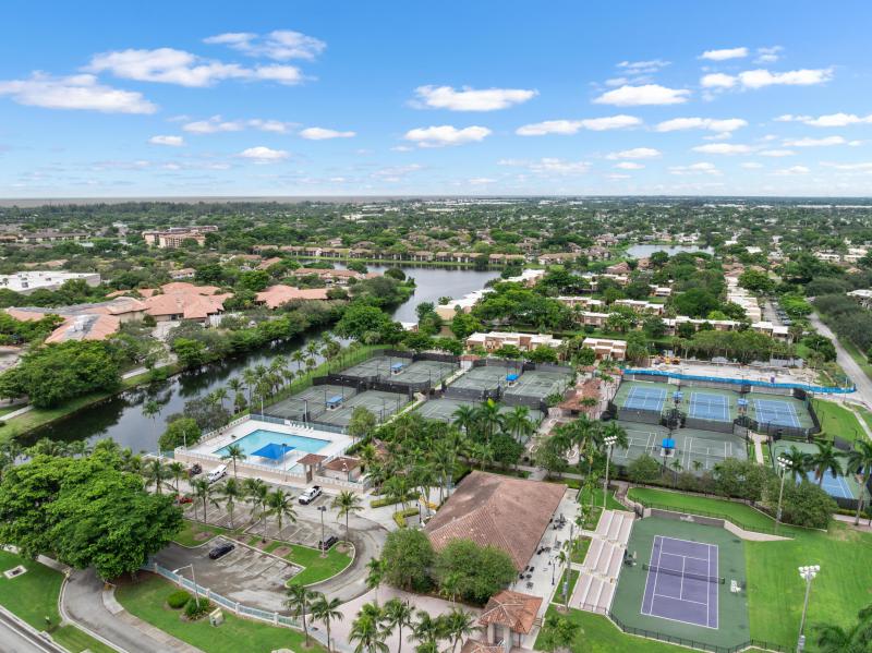  Condo & Townhome Photos