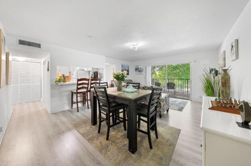  Condo & Townhome Photos