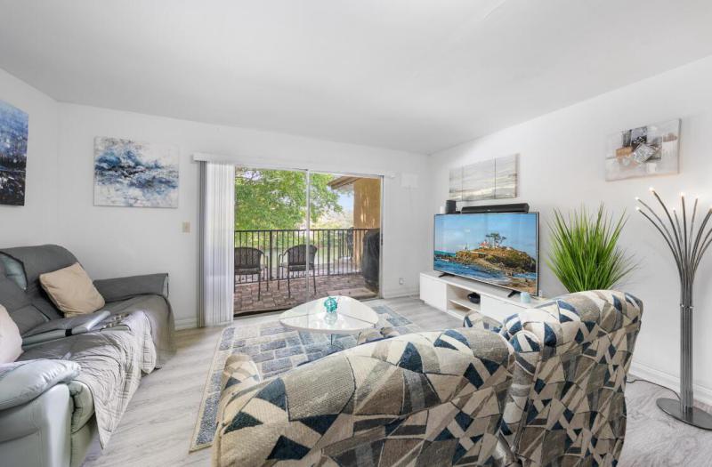  Condo & Townhome Photos