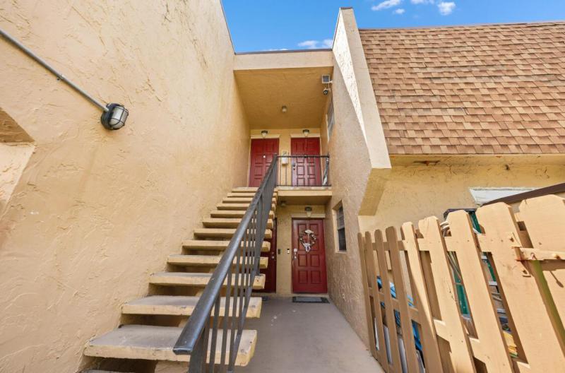  Condo & Townhome Photos