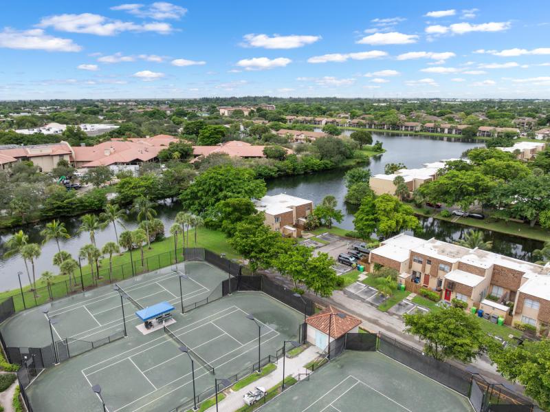  Condo & Townhome Photos