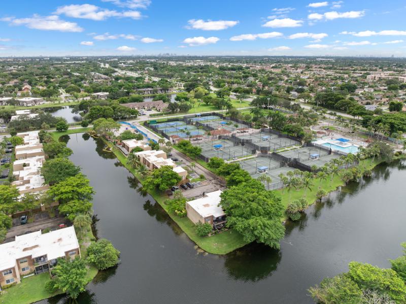  Condo & Townhome Photos