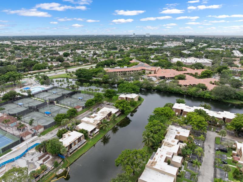  Condo & Townhome Photos