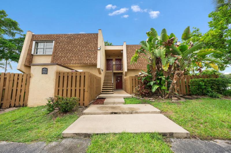  Condo & Townhome Photos
