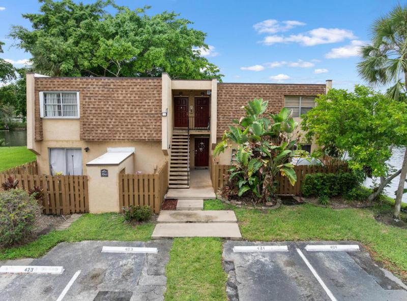  Condo & Townhome Photos