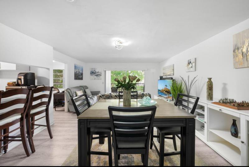  Condo & Townhome Photos