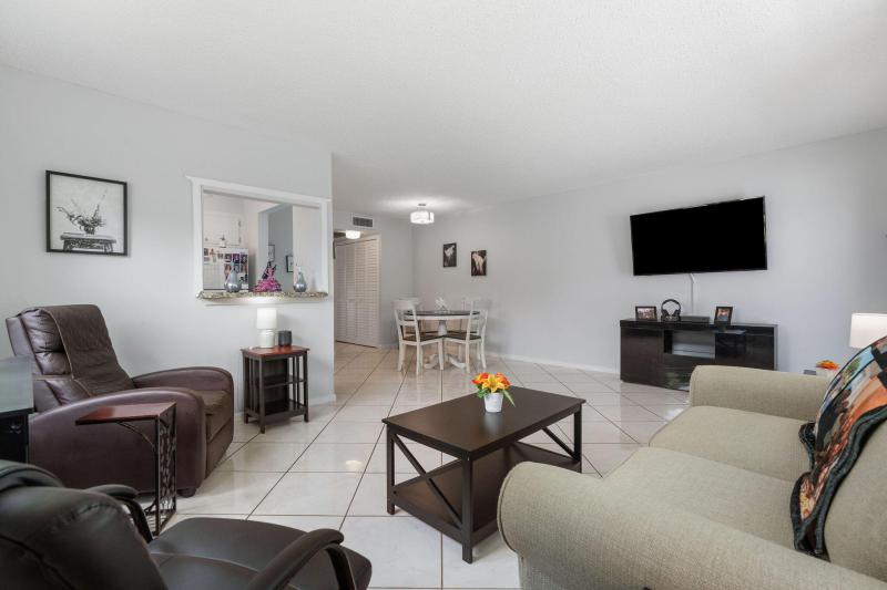  Condo & Townhome Photos
