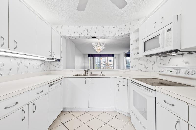  Condo & Townhome Photos