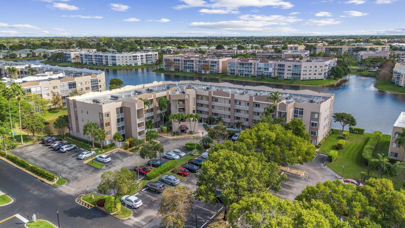  Condo & Townhome Photos