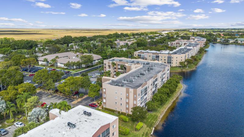  Condo & Townhome Photos