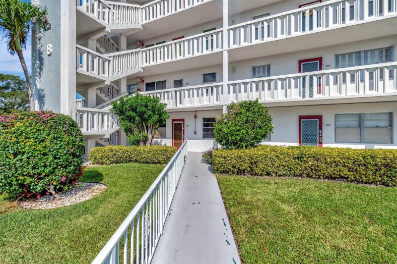  Condo & Townhome Photos