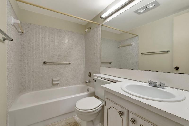  Condo & Townhome Photos