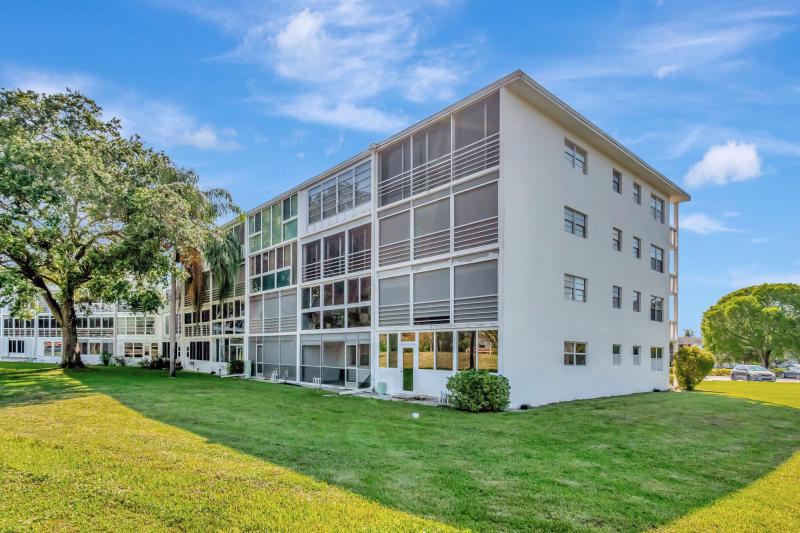  Condo & Townhome Photos