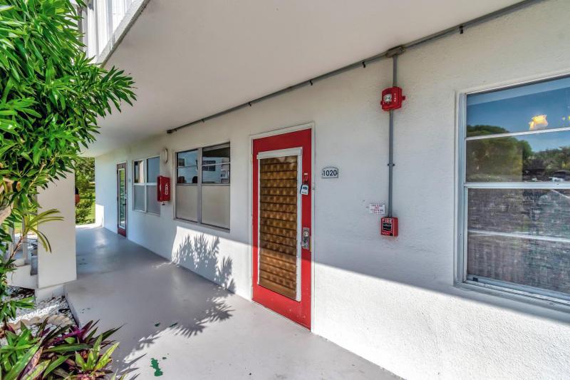  Condo & Townhome Photos