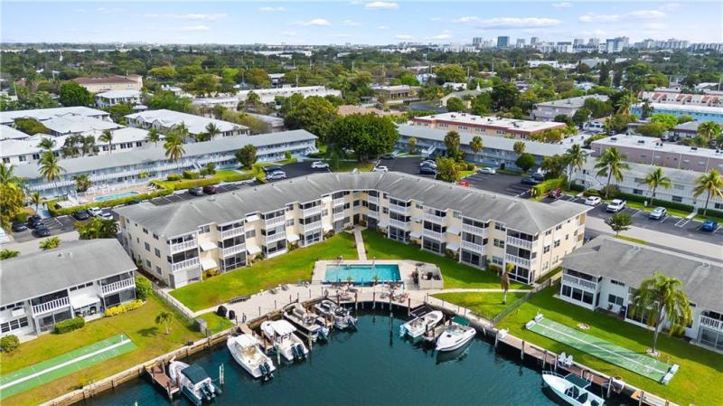  Condo & Townhome Photos