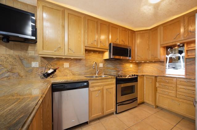  Condo & Townhome Photos