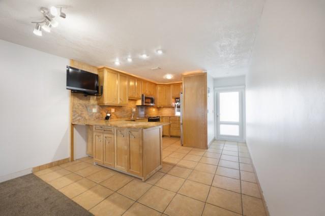  Condo & Townhome Photos