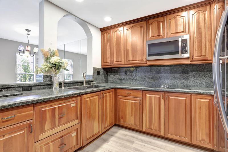  Condo & Townhome Photos