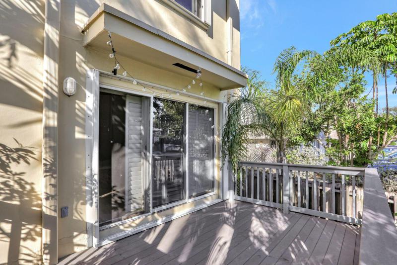  Condo & Townhome Photos