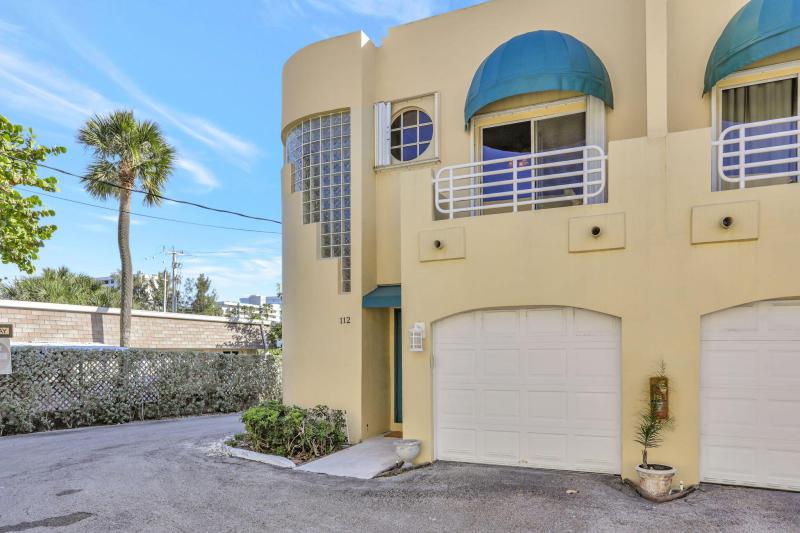  Condo & Townhome Photos