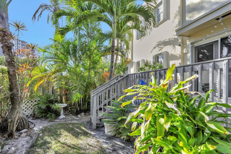  Condo & Townhome Photos