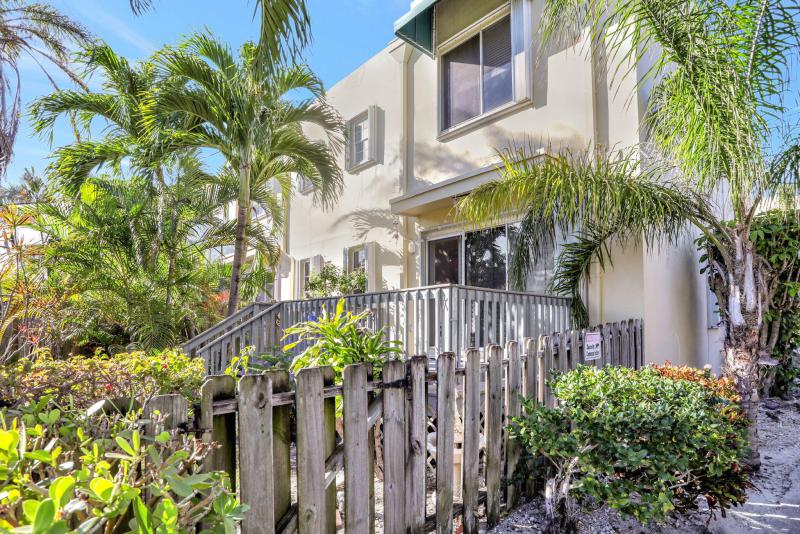  Condo & Townhome Photos
