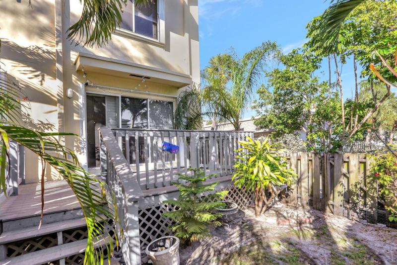  Condo & Townhome Photos