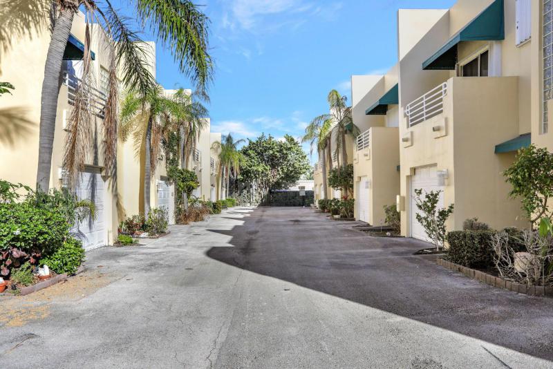 Condo & Townhome Photos
