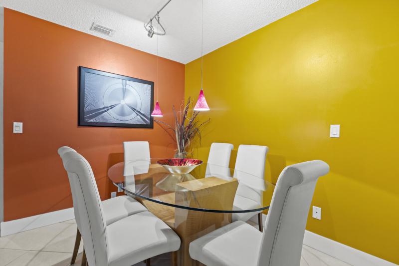  Condo & Townhome Photos