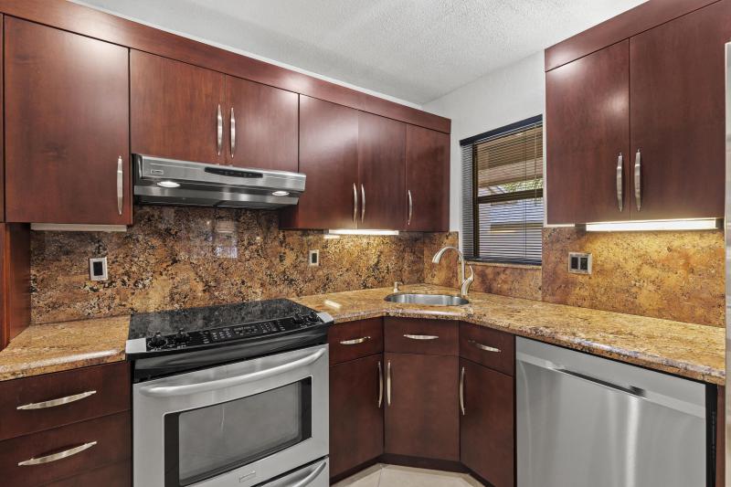  Condo & Townhome Photos